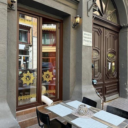 Spacious Cozy Home With 4Bedroom In The Heart Of Bp Budapest Exterior photo