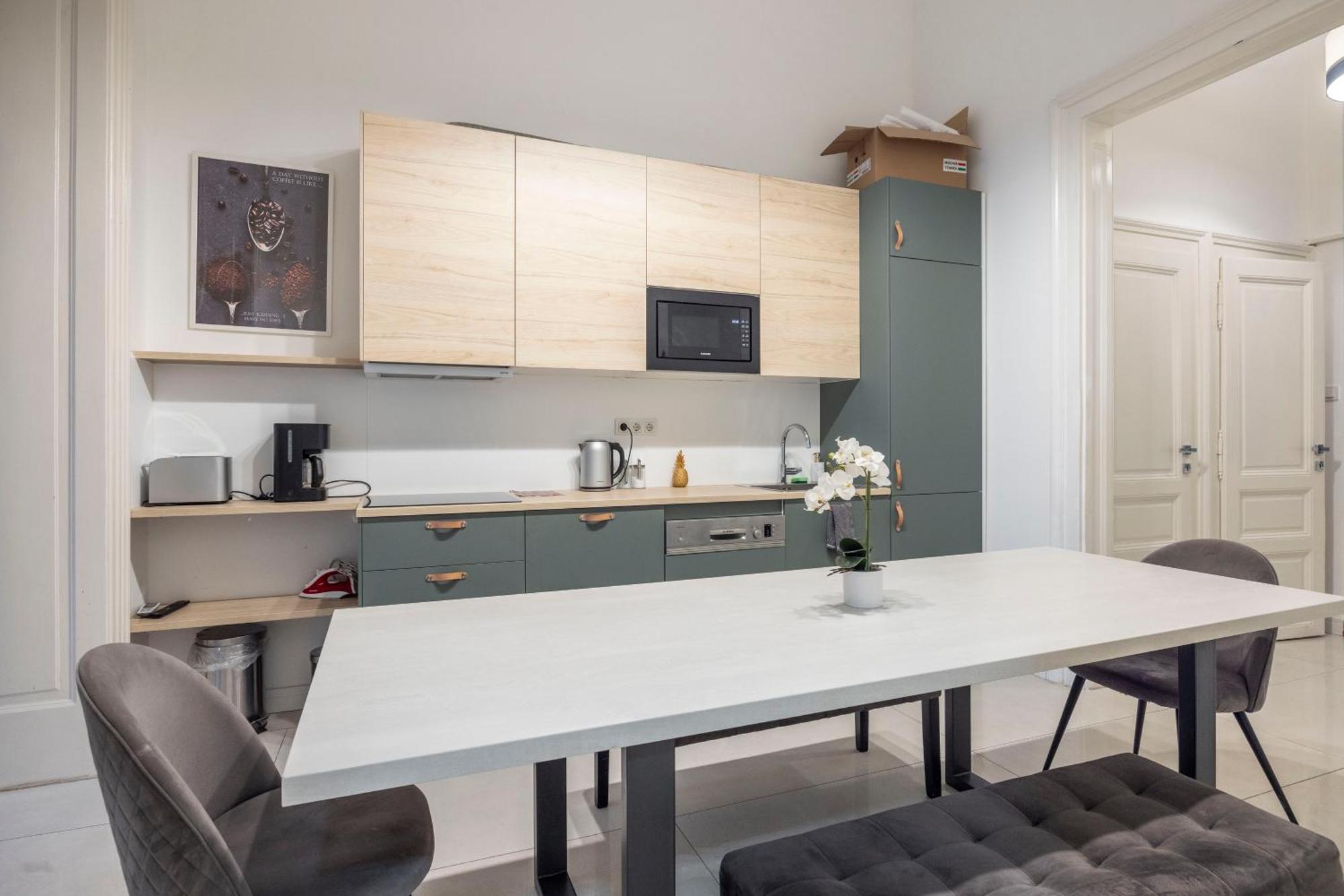 Spacious Cozy Home With 4Bedroom In The Heart Of Bp Budapest Exterior photo